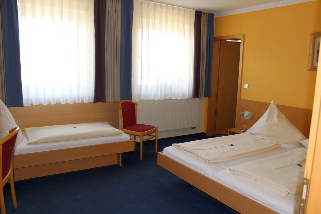 Hotel Heike Garni Günzburg Zimmer foto